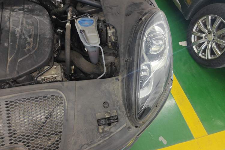 Used Porsche Macan 2017 Macan 2.0T Engine Bay Left
