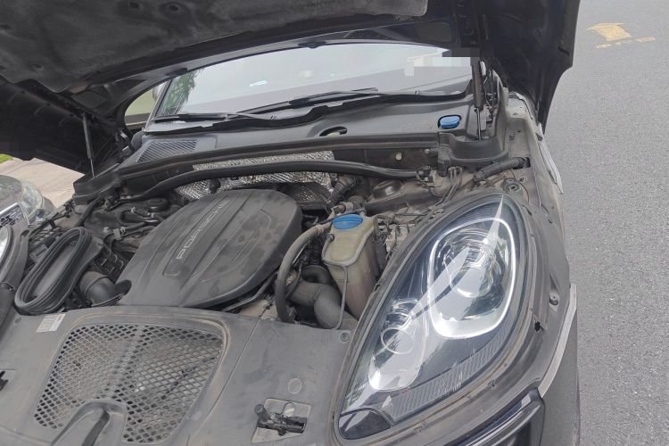 Used Porsche Macan 2017 Macan 2.0T Engine Bay Left