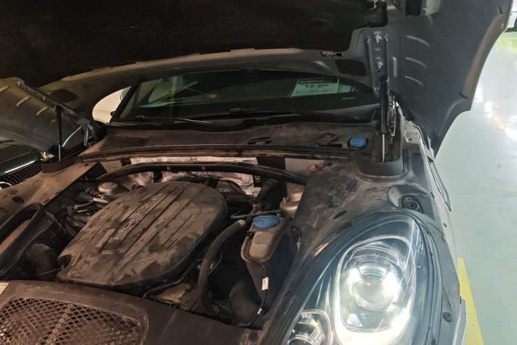 Used Porsche Macan 2017 Macan 2.0T Engine Bay Left