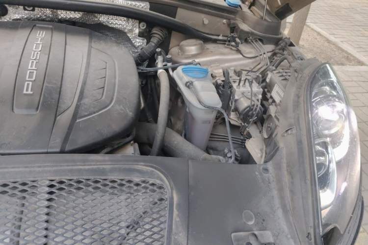 Used Porsche Macan 2017 Macan 2.0T Engine Bay Left