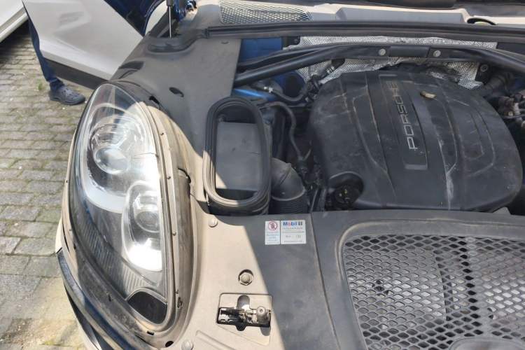 Used Porsche Macan 2017 Macan 2.0T Engine Bay Right