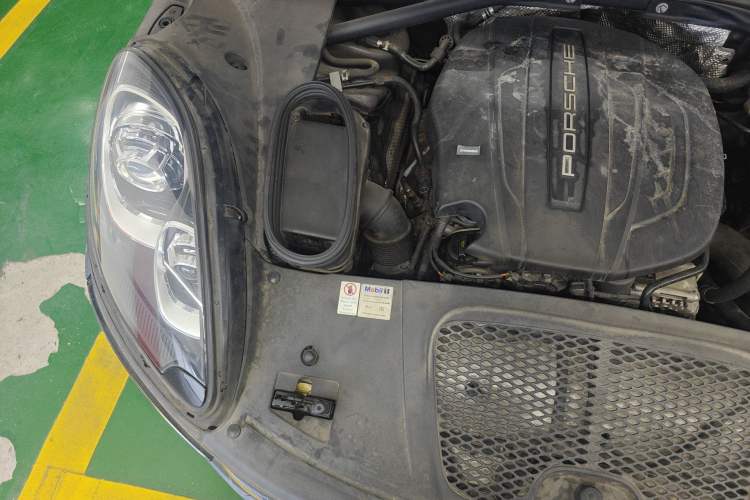 Used Porsche Macan 2017 Macan 2.0T Engine Bay Right