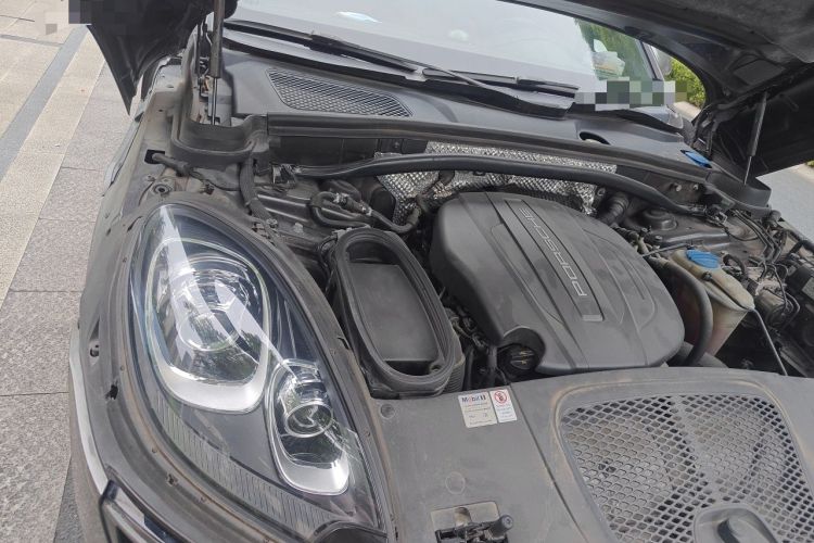 Used Porsche Macan 2017 Macan 2.0T Engine Bay Right