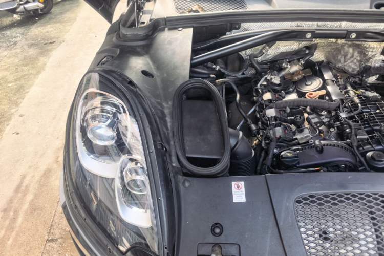 Used Porsche Macan 2017 Macan 2.0T Engine Bay Right