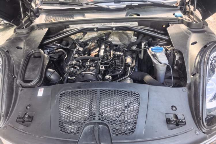 Used Porsche Macan 2017 Macan 2.0T Engine Bay