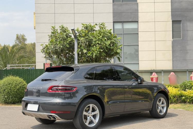Used Porsche Macan 2017 Macan 2.0T Exterior 6