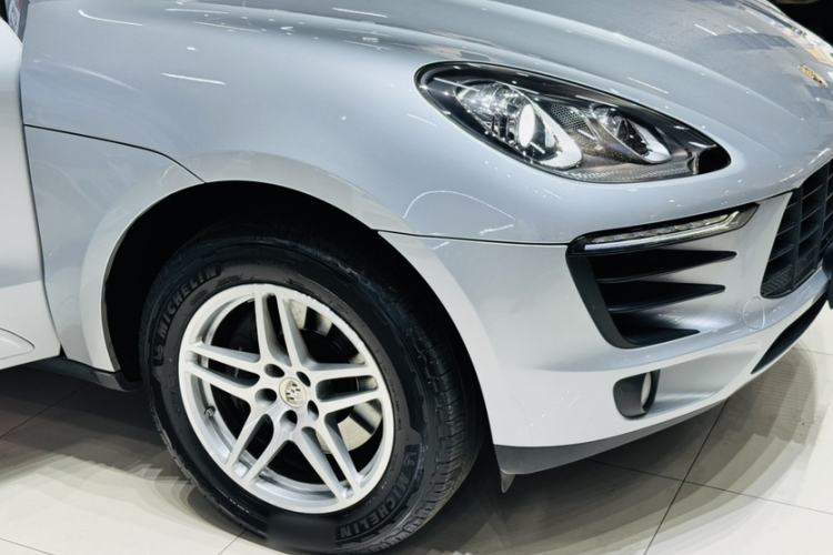 Used Porsche Macan 2017 Macan 2.0T Exterior 6