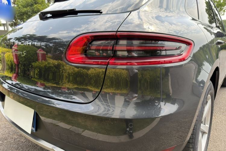 Used Porsche Macan 2017 Macan 2.0T Exterior 7