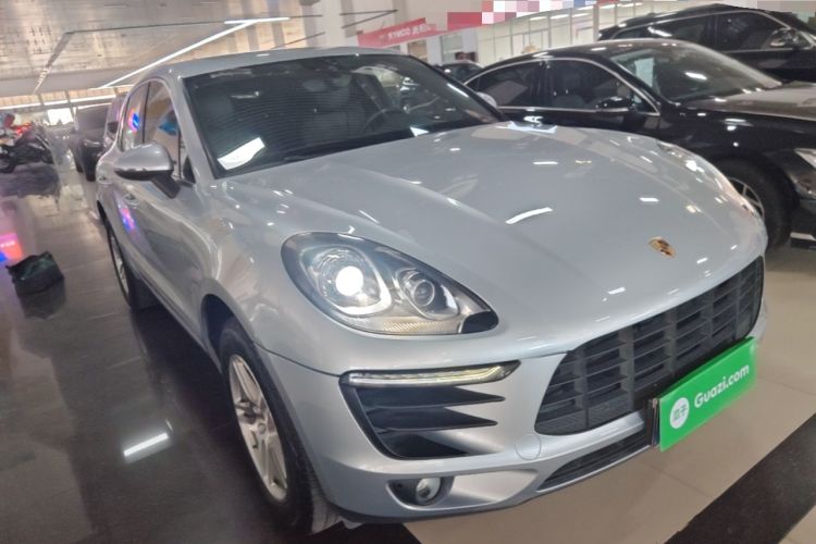 Used Porsche Macan 2017 Macan 2.0T Front Right 45 Deg