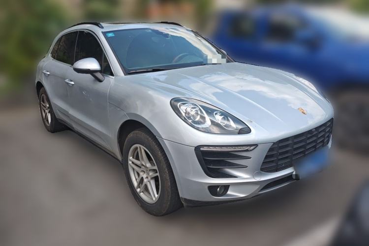 Used Porsche Macan 2017 Macan 2.0T Front Right 45 Deg
