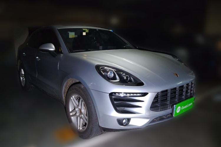 Used Porsche Macan 2017 Macan 2.0T Front Right 45 Deg