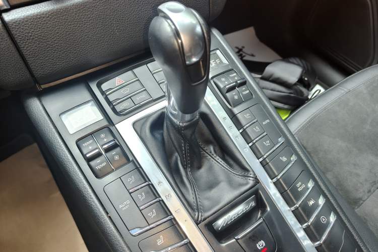 Used Porsche Macan 2017 Macan 2.0T Gear Lever