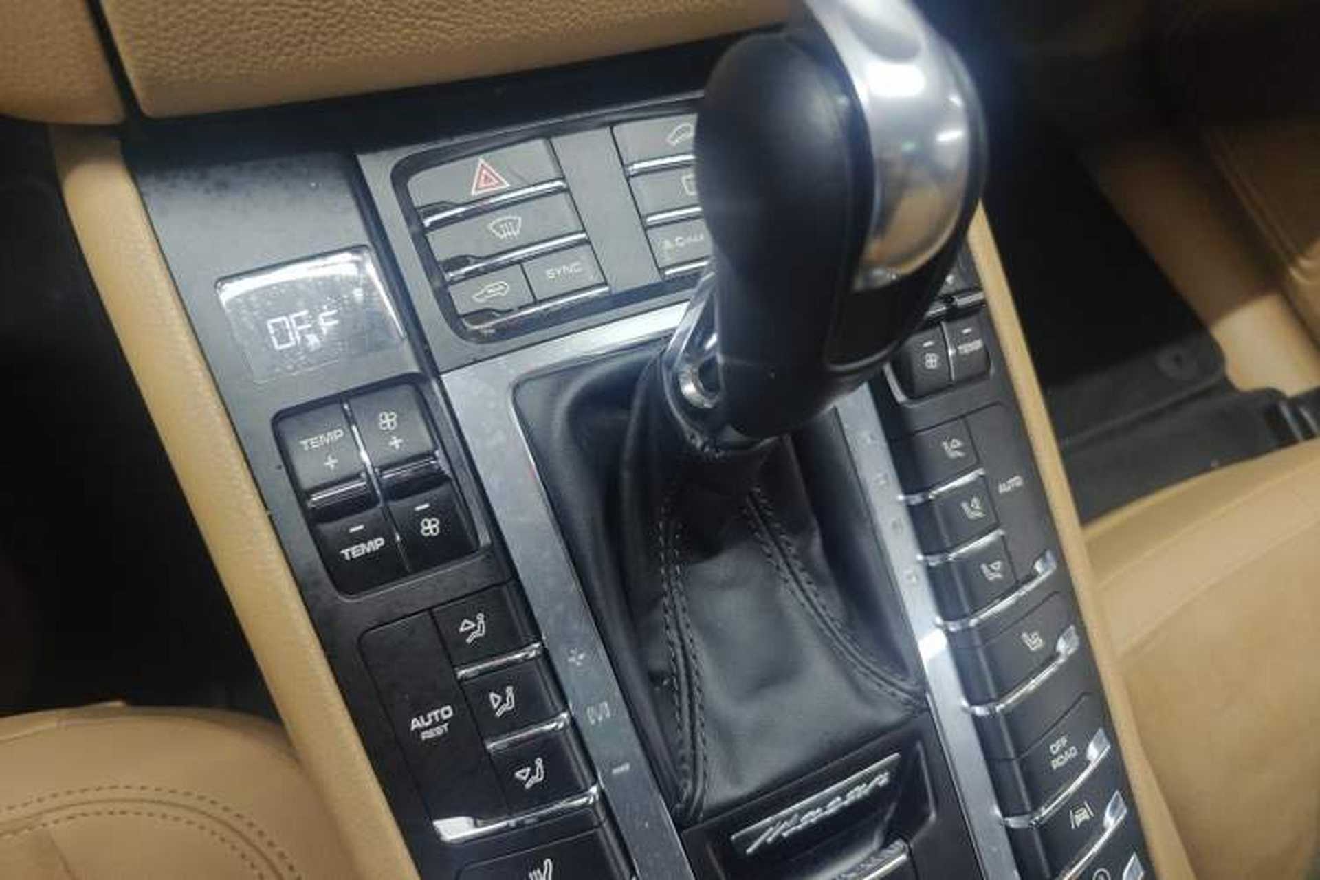 Used Porsche Macan 2017 Macan 2.0T Gear Lever