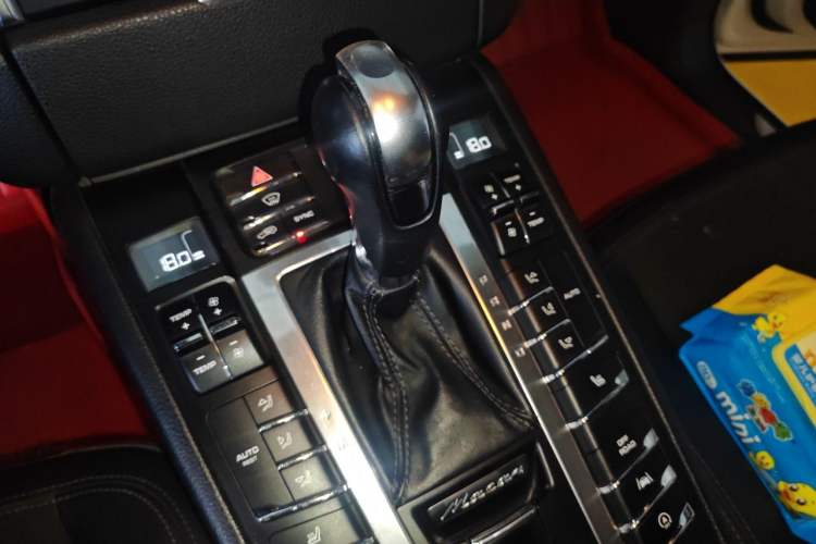 Used Porsche Macan 2017 Macan 2.0T Gear Lever