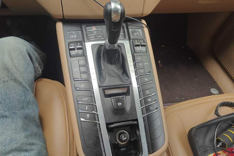 Used Porsche Macan 2017 Macan 2.0T Gear Lever
