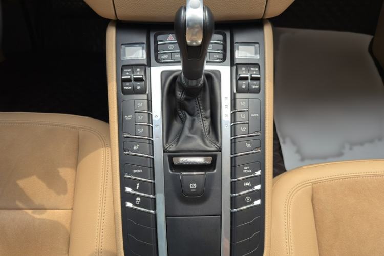 Used Porsche Macan 2017 Macan 2.0T Interior 9