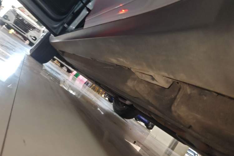 Used Porsche Macan 2017 Macan 2.0T Left Side Sill