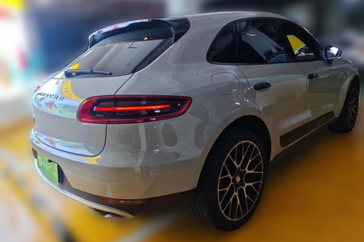 Used Porsche Macan 2017 Macan 2.0T Rear Right 45 Deg