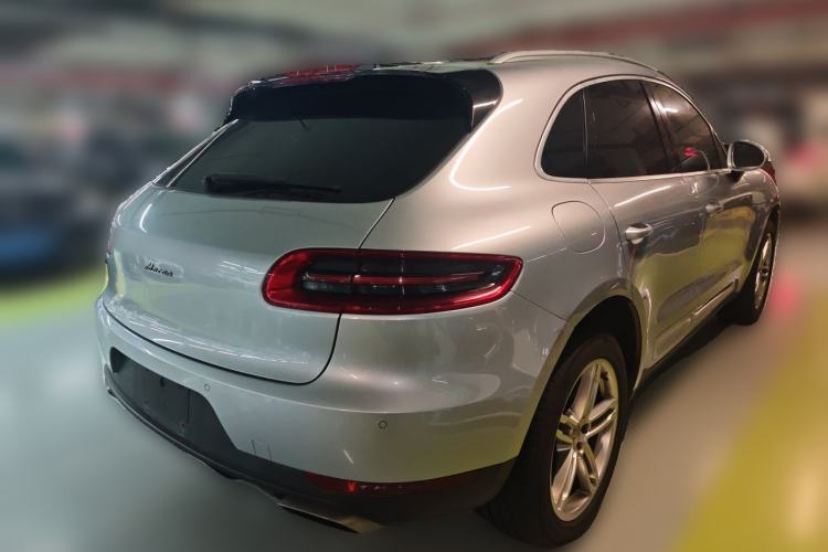 Used Porsche Macan 2017 Macan 2.0T Rear Right 45 Deg