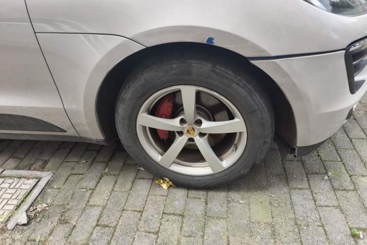 Used Porsche Macan 2017 Macan 2.0T Right Front Wheel Hub