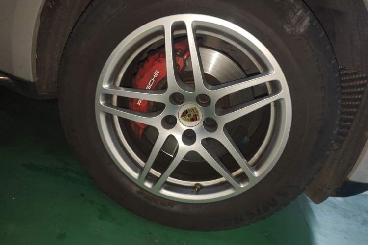 Used Porsche Macan 2017 Macan S 3.0T Right Front Wheel Hub