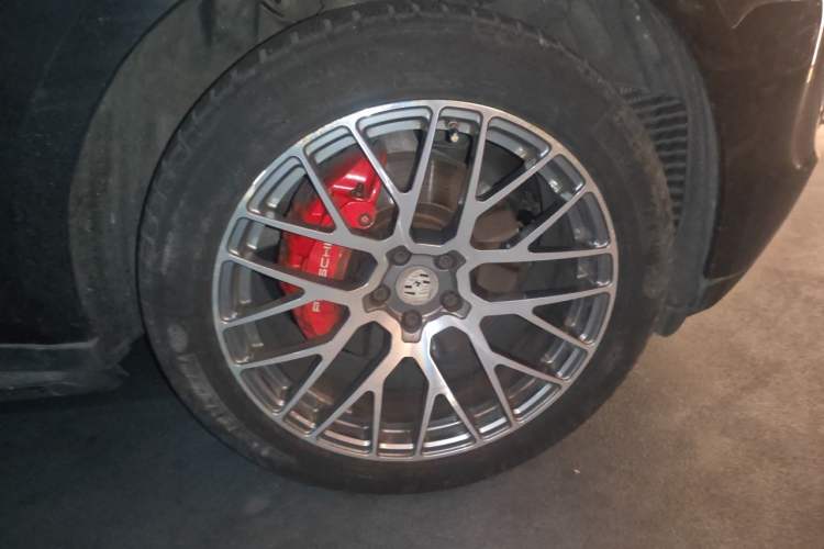 Used Porsche Macan 2017 Macan S 3.0T Right Front Wheel Hub