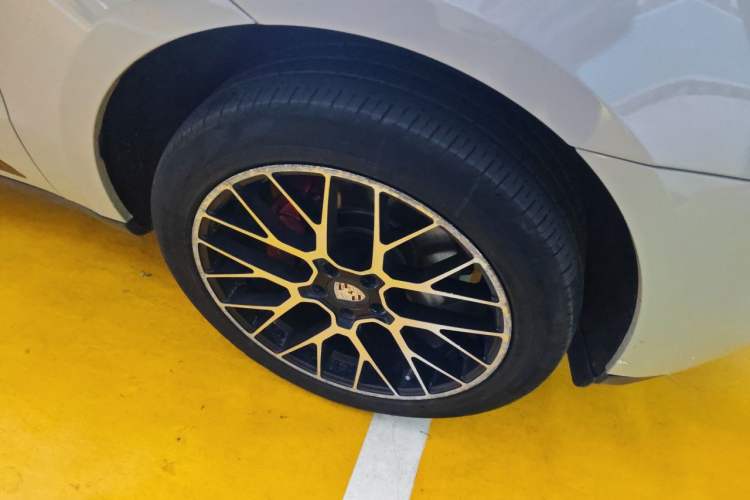 Used Porsche Macan 2017 Macan 2.0T Right Front Wheel Hub