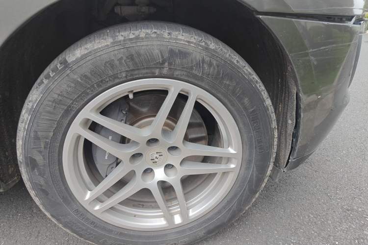 Used Porsche Macan 2017 Macan 2.0T Right Front Wheel Hub