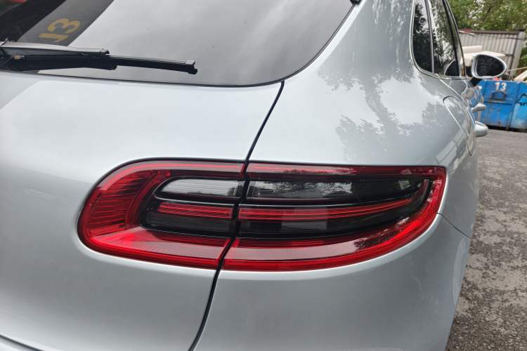 Used Porsche Macan 2017 Macan 2.0T Right Rear Taillight