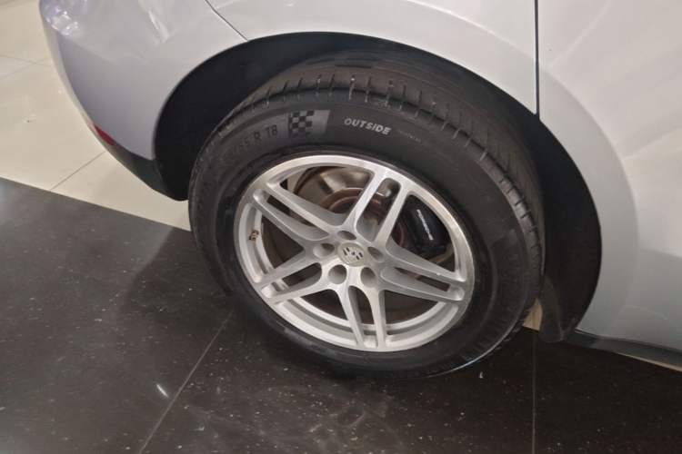 Used Porsche Macan 2017 Macan 2.0T Right Rear Wheel Hub