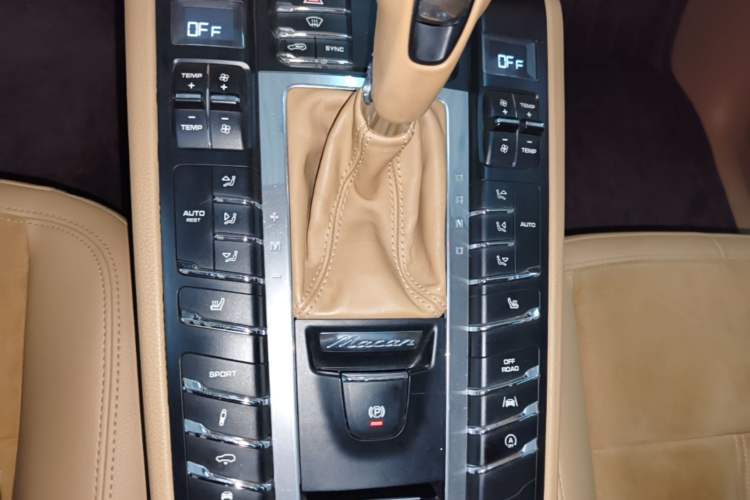 Used Porsche Macan 2017 Macan S 3.0T Audio And AC Panel