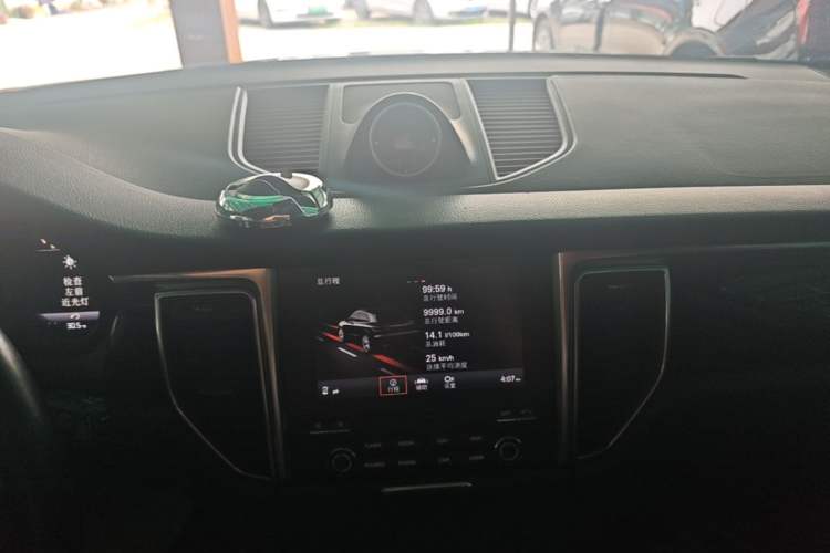 Used Porsche Macan 2017 Macan S 3.0T Audio And AC Panel