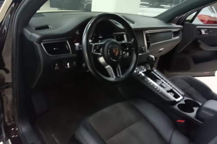 Used Porsche Macan 2017 Macan 2.0T Center Console