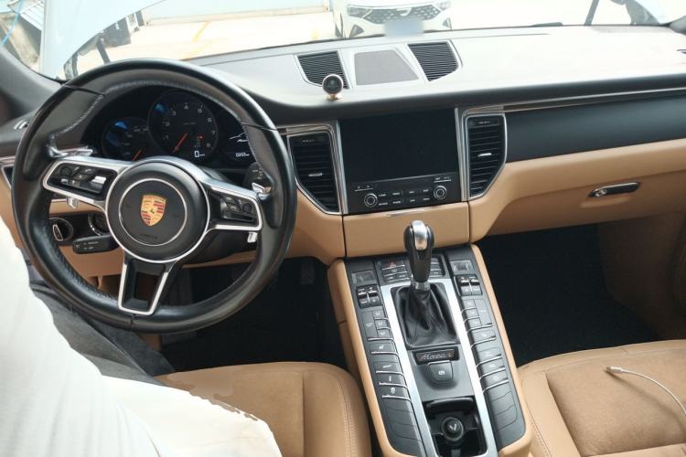 Used Porsche Macan 2017 Macan 2.0T Center Console