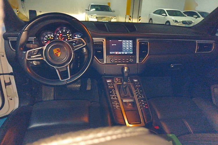 Used Porsche Macan 2017 Macan 2.0T Center Console
