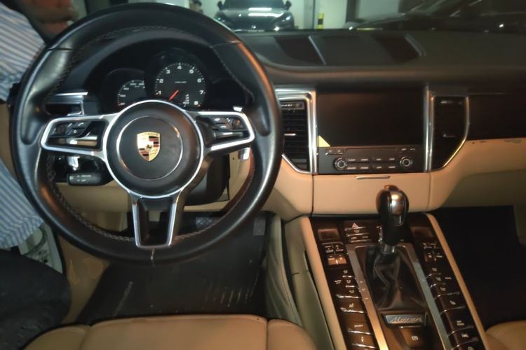 Used Porsche Macan 2017 Macan 2.0T Center Console