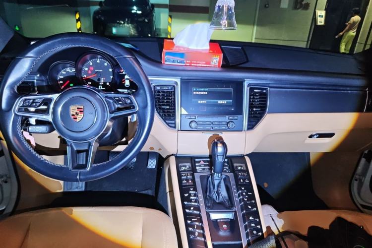 Used Porsche Macan 2017 Macan 2.0T Center Console