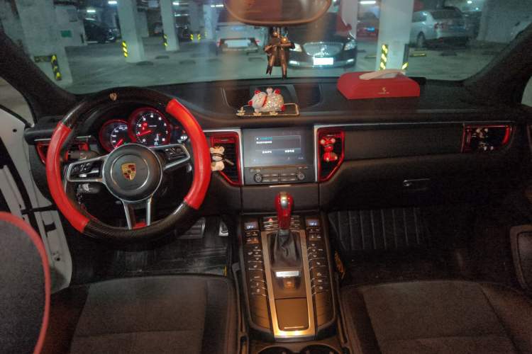 Used Porsche Macan 2017 Macan 2.0T Center Console