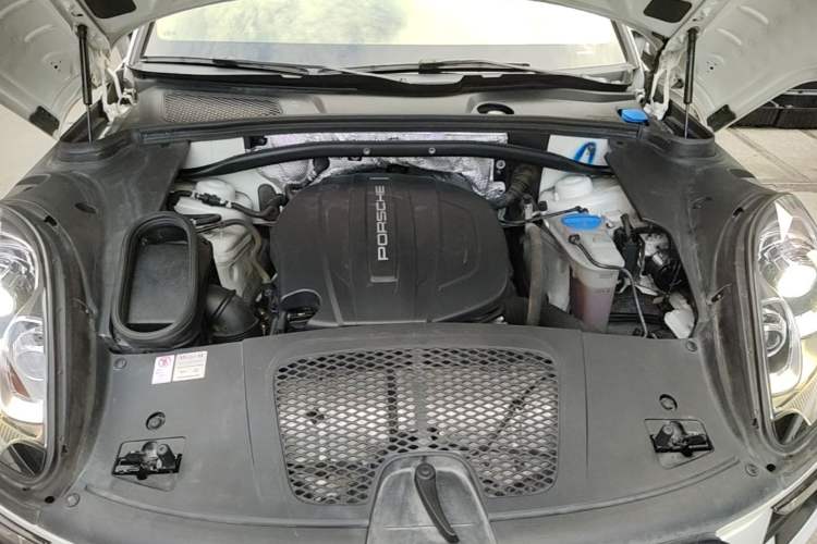 Used Porsche Macan 2017 Macan 2.0T Engine Bay