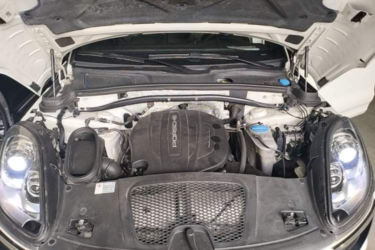 Used Porsche Macan 2017 Macan 2.0T Engine Bay