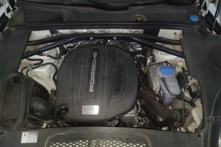 Used Porsche Macan 2017 Macan 2.0T Engine Bay