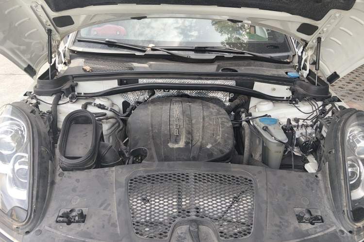 Used Porsche Macan 2017 Macan 2.0T Engine Bay
