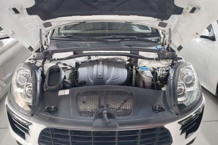 Used Porsche Macan 2017 Macan 2.0T Engine Bay