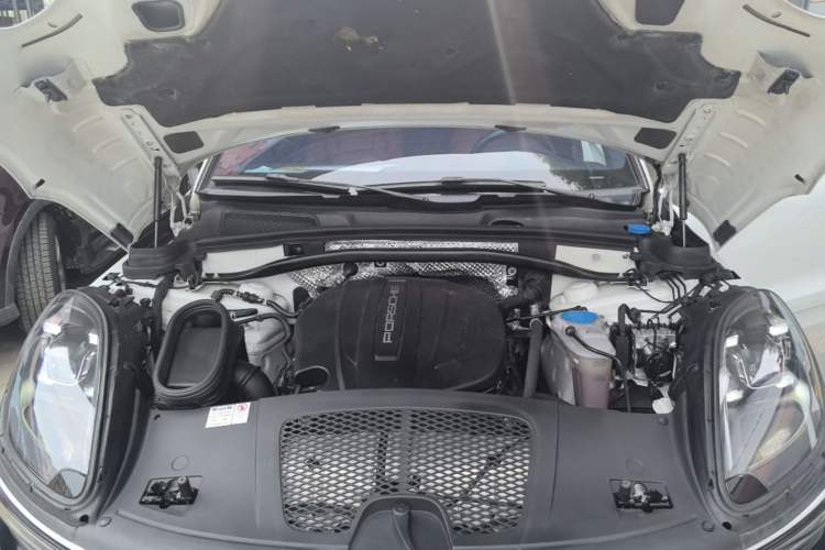 Used Porsche Macan 2017 Macan 2.0T Engine Bay