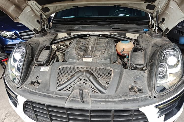 Used Porsche Macan 2017 Macan S 3.0T Engine Bay