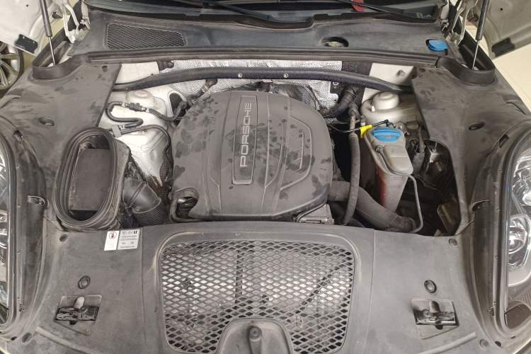 Used Porsche Macan 2017 Macan 2.0T Engine Bay