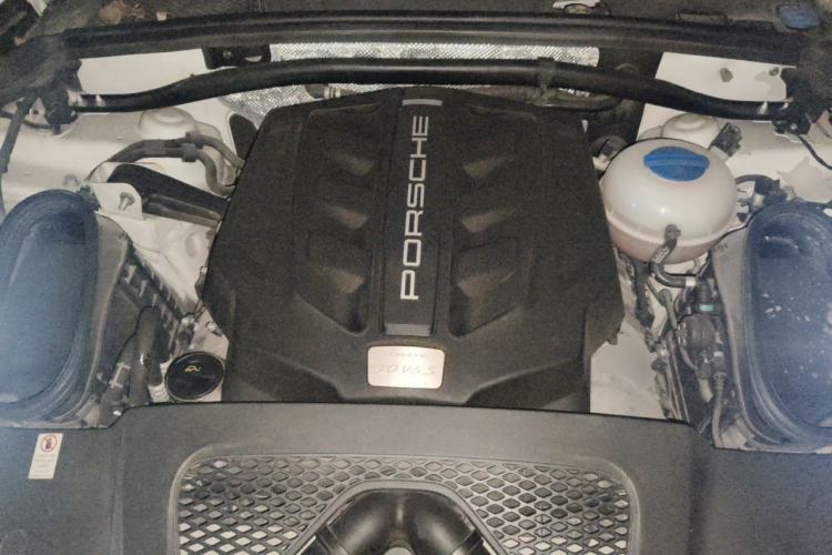 Used Porsche Macan 2017 Macan S 3.0T Engine Bay