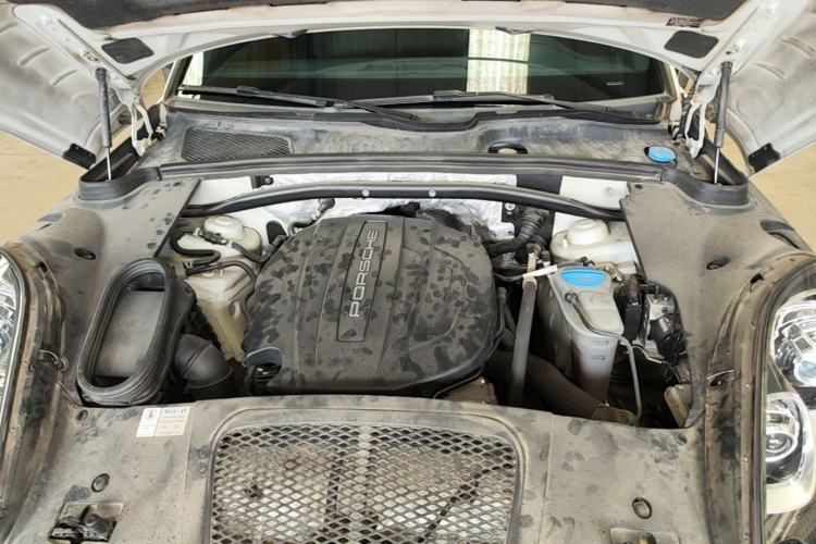 Used Porsche Macan 2017 Macan 2.0T Engine Bay