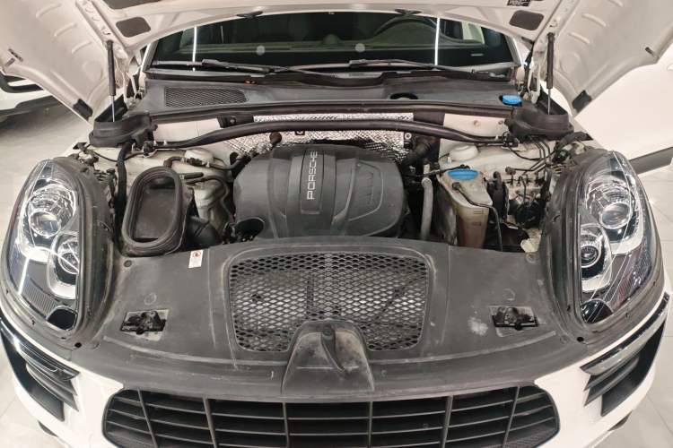 Used Porsche Macan 2017 Macan 2.0T Engine Bay