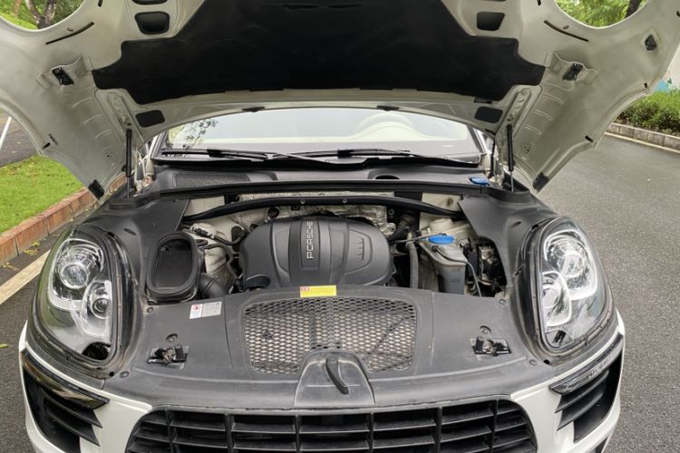 Used Porsche Macan 2017 Macan 2.0T Engine Bay